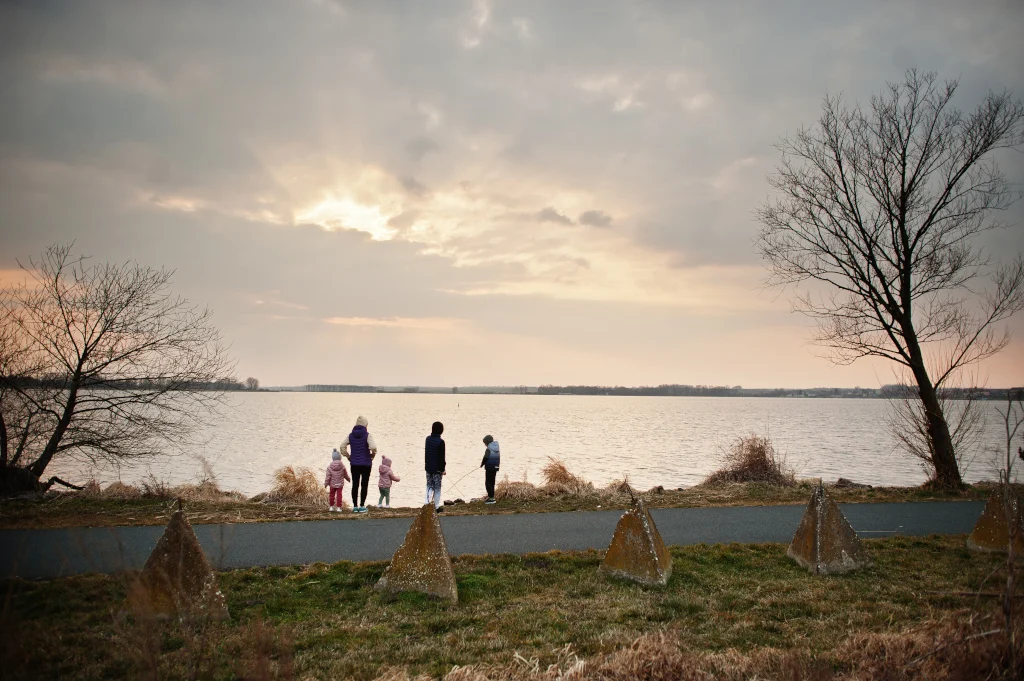 mother-with-kids-on-the-shore-of-the-lake