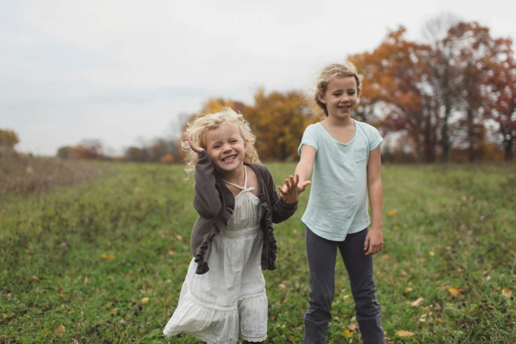 two-sisters-playing-together-in-field