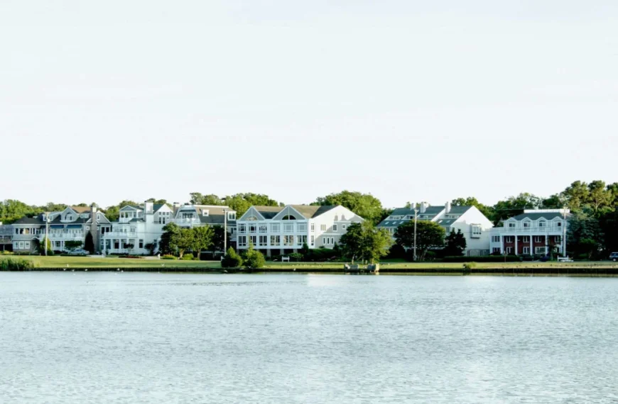 How to Live Off-Grid in Delaware (Complete Guide)