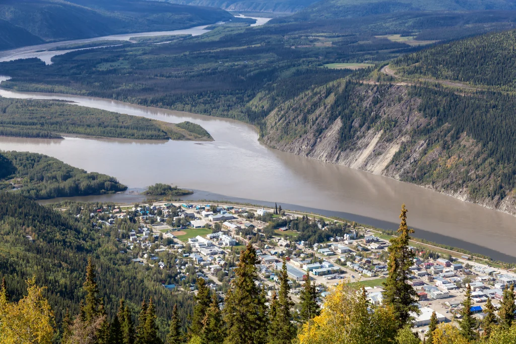 view-of-a-small-touristic-town-dawson-city